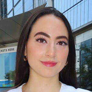 pointless.makeup Headshot 3 of 6