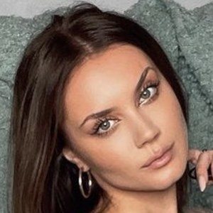 Polina Yureyvna Headshot 10 of 10