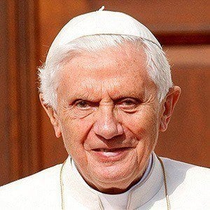 Papa Benedicto XVI Headshot 2 of 6