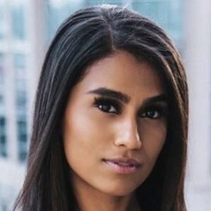 Puja Dharod Headshot 4 of 10