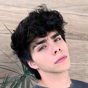 Raúl Gloria Headshot 3 of 6