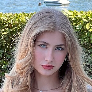 Rachel Kaelin Headshot 8 of 11