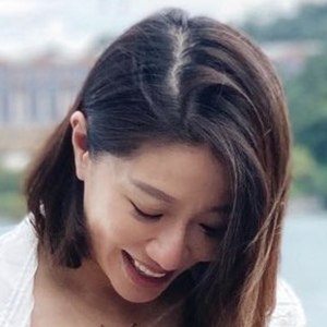 Rachel Lim Headshot 8 of 10