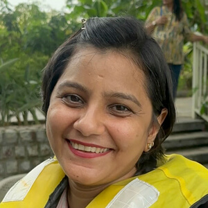 Rajani Jain Headshot 3 of 4