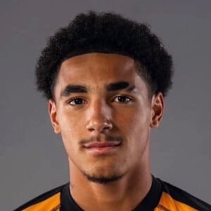 Ramell Carter Headshot 2 of 4