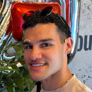 Ramon Daniel Headshot 7 of 7