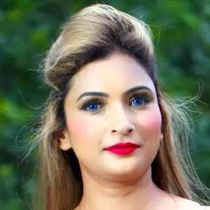 Rani Srivastava Headshot 7 of 8