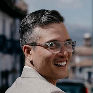 Resilentos Headshot 5 of 5