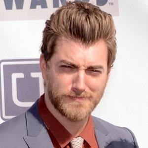 Rhett McLaughlin - Bio, Family, Trivia | Famous Birthdays
