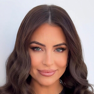 Rhi Disljenkovic Headshot 5 of 9