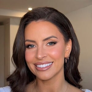 Rhi Disljenkovic Headshot 6 of 9