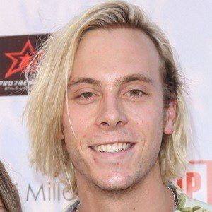 Riker Lynch Headshot 6 of 8