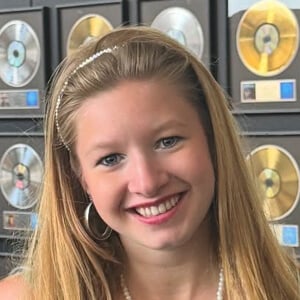 Riley Meckley Headshot 5 of 7