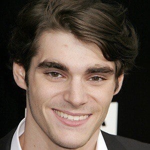 RJ Mitte Headshot 8 of 10