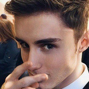 Rob Long - Bio, Family, Trivia | Famous Birthdays