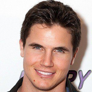 Robbie Amell at age 22