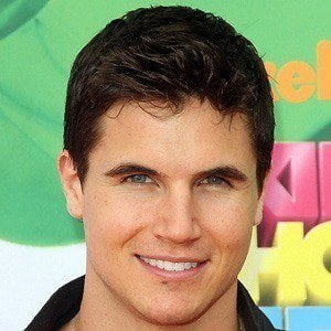 Robbie Amell at age 22