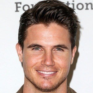 Robbie Amell at age 27