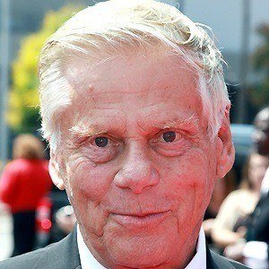 Robert Morse - Bio, Family, Trivia | Famous Birthdays