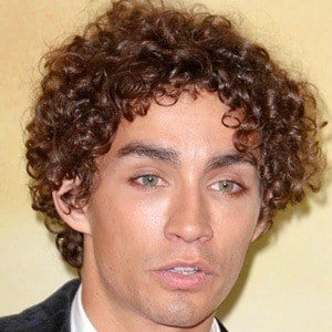 Robert Sheehan Headshot 9 of 9