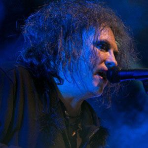 Robert Smith - Bio, Family, Trivia | Famous Birthdays
