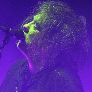 Robert Smith - Bio, Family, Trivia | Famous Birthdays