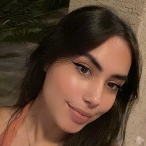 Robloxthotty - Age, Family, Bio | Famous Birthdays