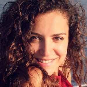 Rona Halabi Headshot 6 of 6