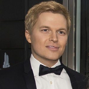 Ronan Farrow - Bio, Family, Trivia | Famous Birthdays