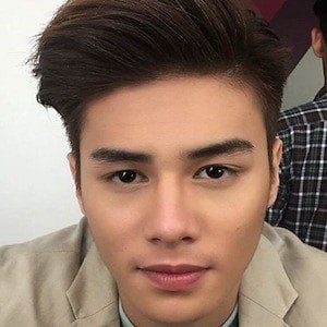 Ronnie Alonte Headshot 5 of 8