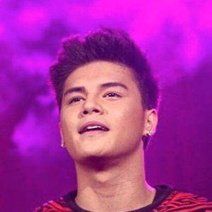 Ronnie Alonte Headshot 6 of 8