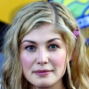 Rosamund Pike - Bio, Family, Trivia | Famous Birthdays