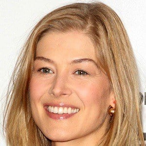 Rosamund Pike Headshot 4 of 6