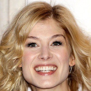 Rosamund Pike Headshot 5 of 6