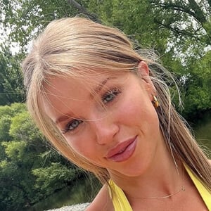 Rosie Arna Headshot 6 of 6