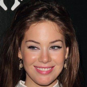 Roxanne McKee Headshot 4 of 5