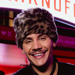 Ruan Castro Headshot 5 of 10