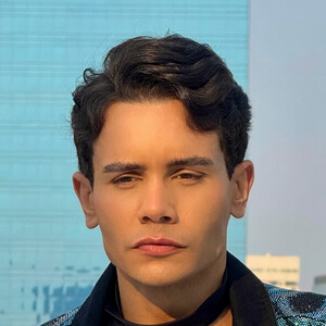 Ruan Castro Headshot 7 of 10