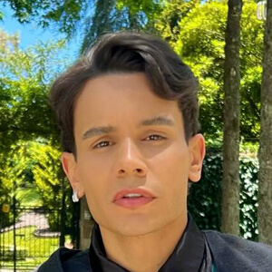 Ruan Castro Headshot 10 of 10