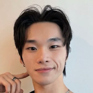 Ryan Lin Headshot 2 of 10