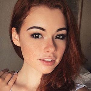 Sabrina Lynn Headshot 5 of 10