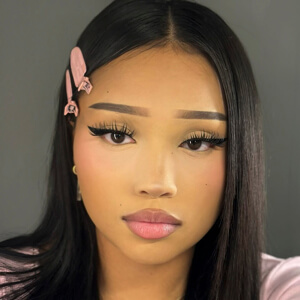 sabrinastarbeauty Headshot 4 of 4