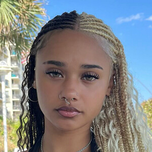 sadityliyahh Headshot 2 of 4