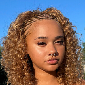 sadityliyahh Headshot 3 of 4