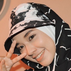 Saffa Fayusof Headshot 3 of 10