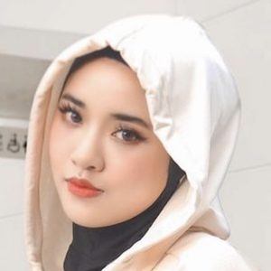 Saffa Fayusof Headshot 10 of 10