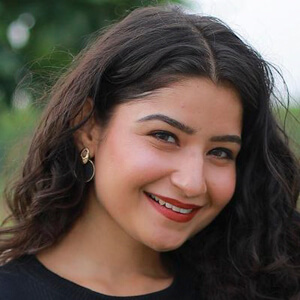 Sakshi Ratti Headshot 4 of 7