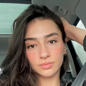 Saliha Şahin Headshot 4 of 5