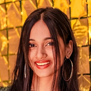 Saliha_k_t_ Headshot 2 of 4