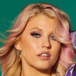 Sam Holmberg Headshot